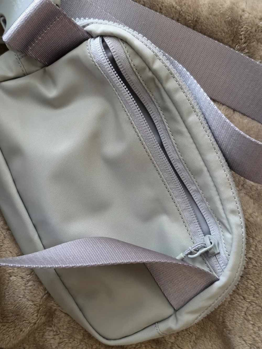 Lululemon Everywhere Belt Bag SILVER DROP 1 Liter Volume
